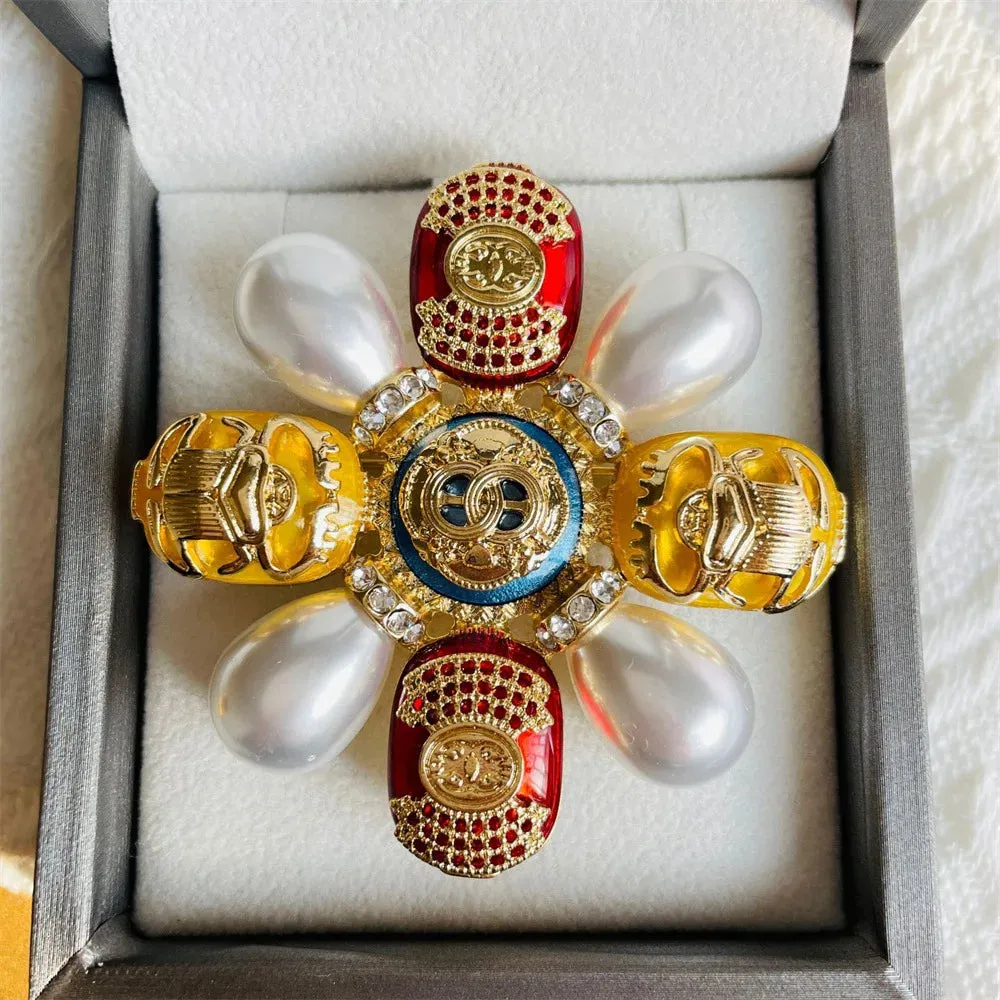 Aysegül Novelty Brooch Pin