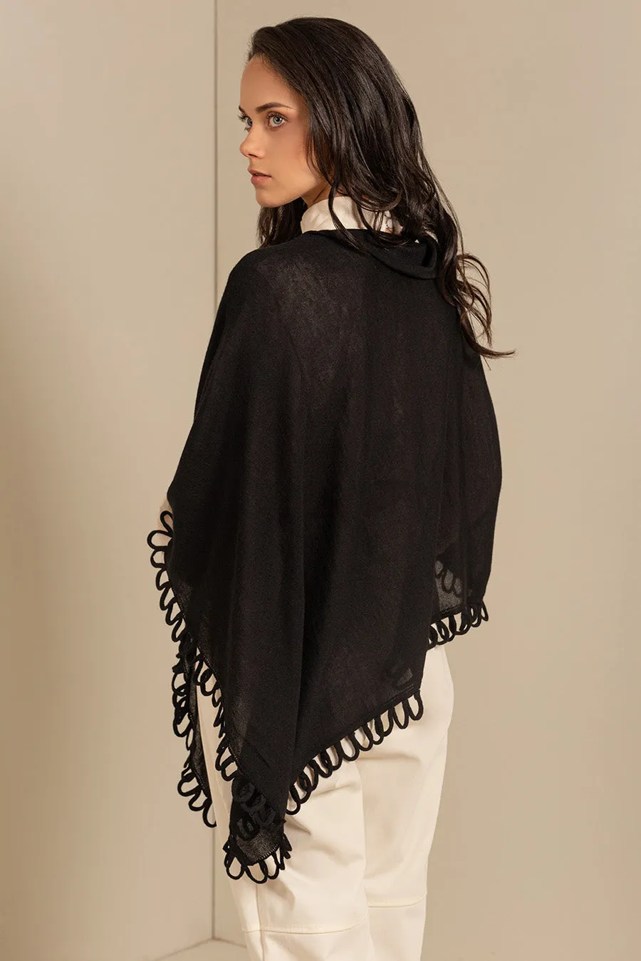 Bruma Poncho Alpaca 16 Color Black
