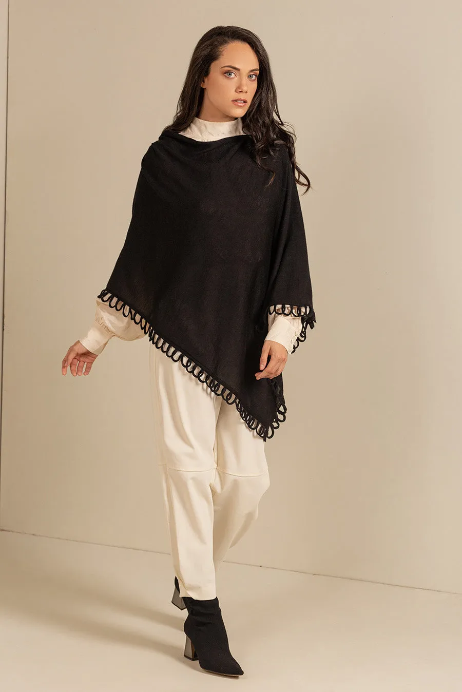 Bruma Poncho Alpaca 16 Color Black