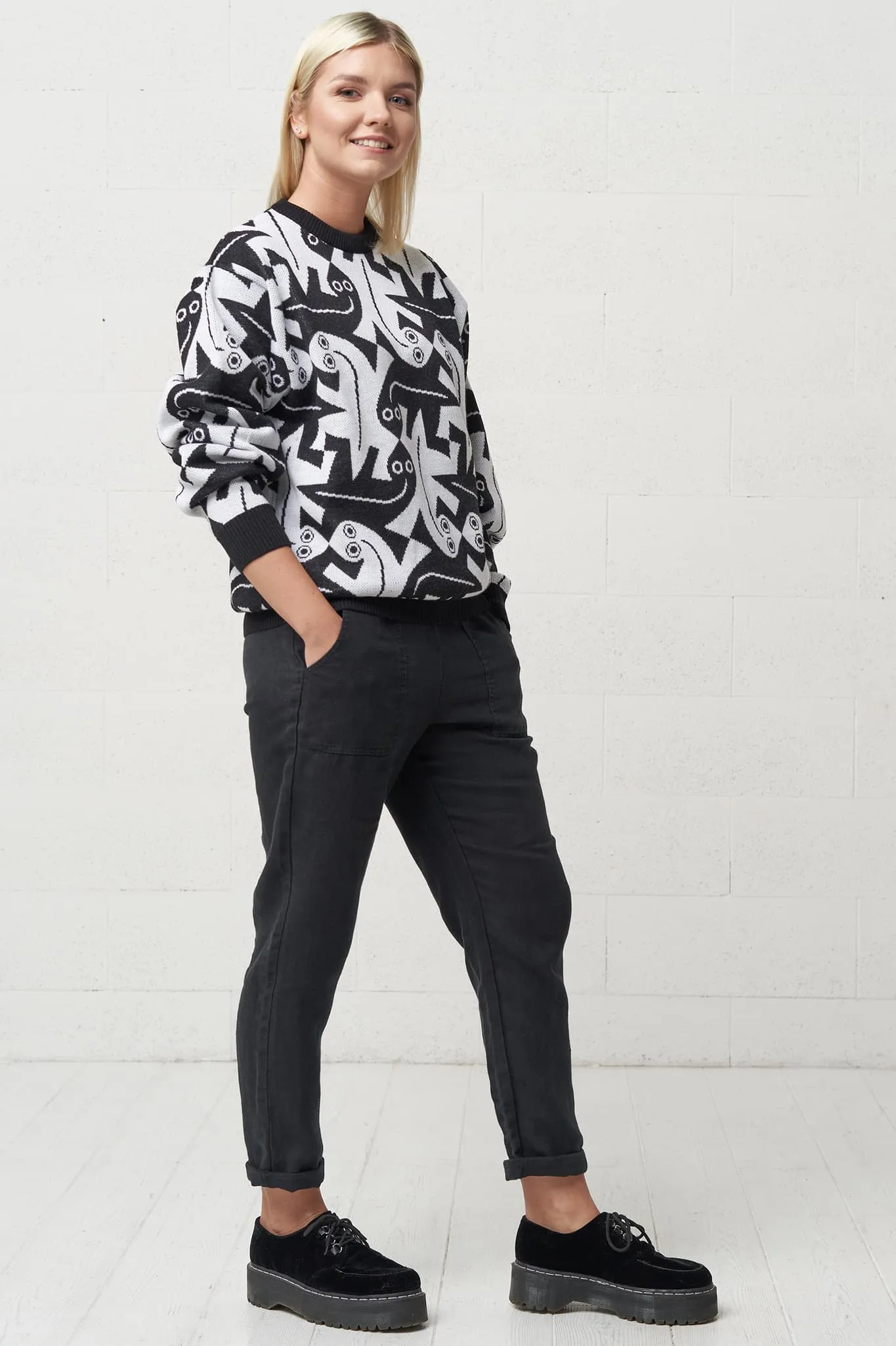 Casual look wool lizard sweater