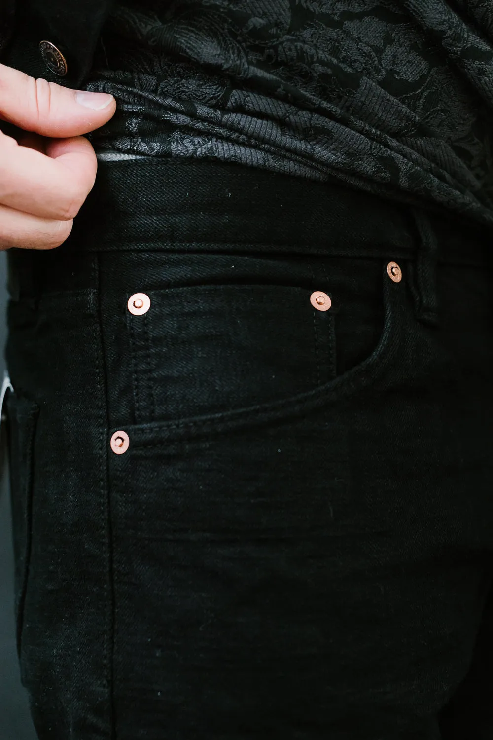 14oz Kurozome Relaxed Taper Selvedge Jeans - Black
