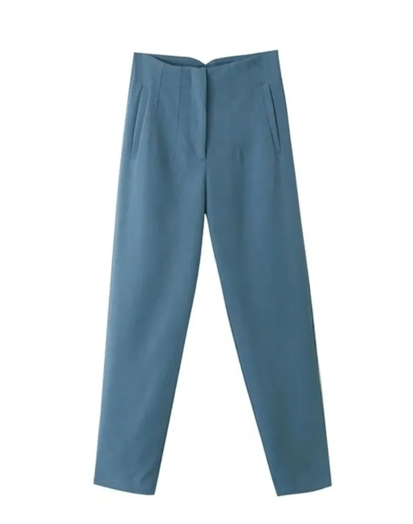 Elegant crease-free trousers for all occasions