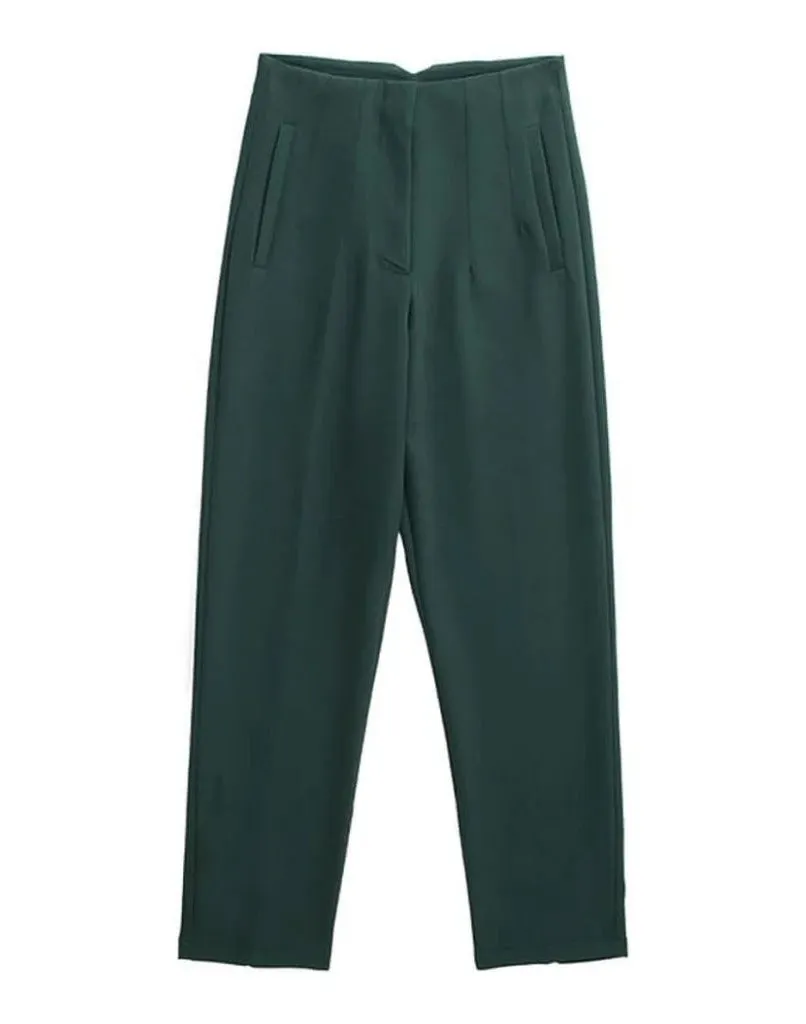 Elegant crease-free trousers for all occasions