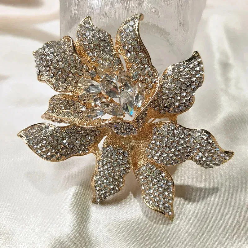 Mert Lace Brooch Pin