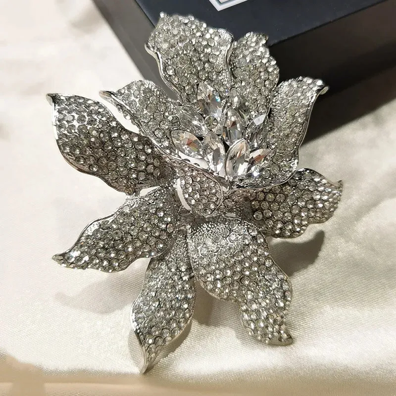 Mert Lace Brooch Pin