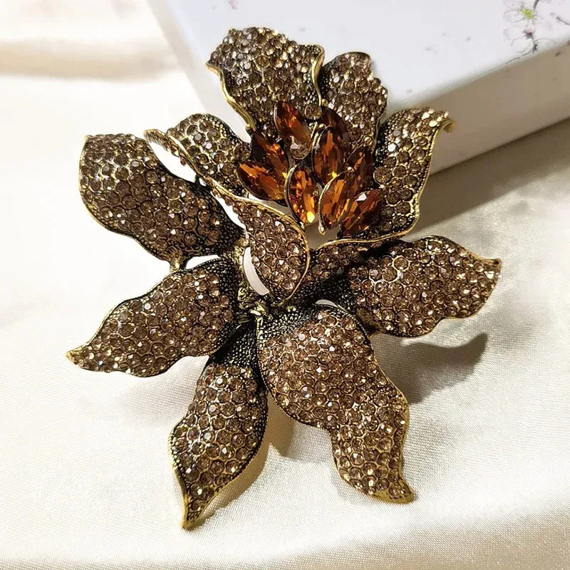 Mert Lace Brooch Pin