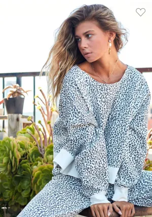 Oversized Cropped Leopard Sweatshirt